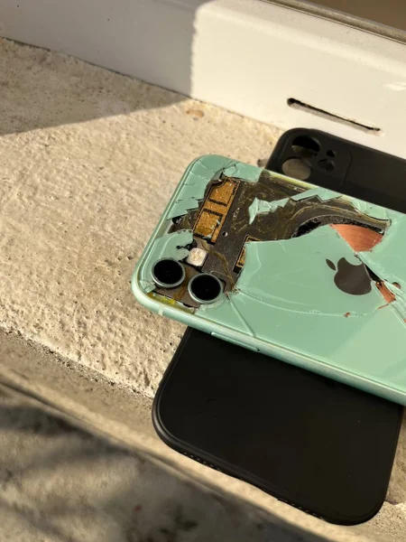 iPhone 11 256GB на запчасти или под ремонт