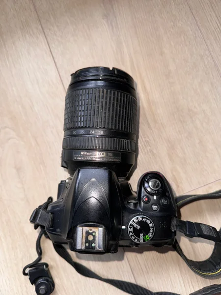 Зеркальный фотоаппарат Nikon D3300 с объективом 18-140
