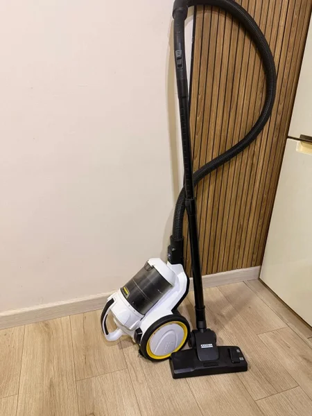пылесос karcher, использована была несколько месяцев,в хорошем состоянии