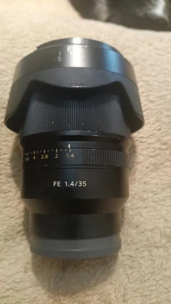 Объектив Sony Zeiss Sonnar T FE 35mm F1.4 ZA