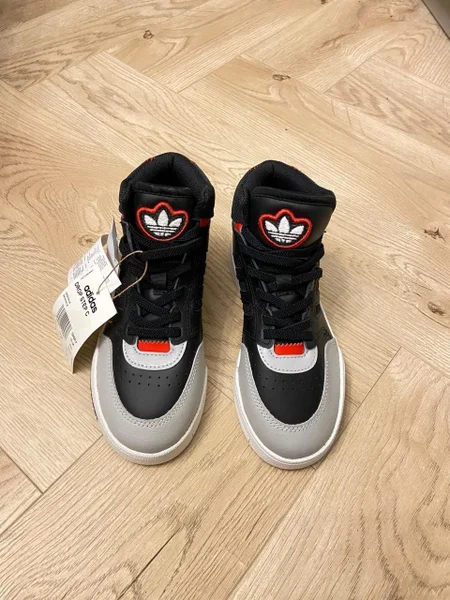 Кроссовки Adidas черно-серые с биркой