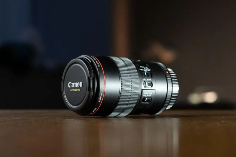 Объектив Canon EF 100mm f/2.8L Macro IS USM