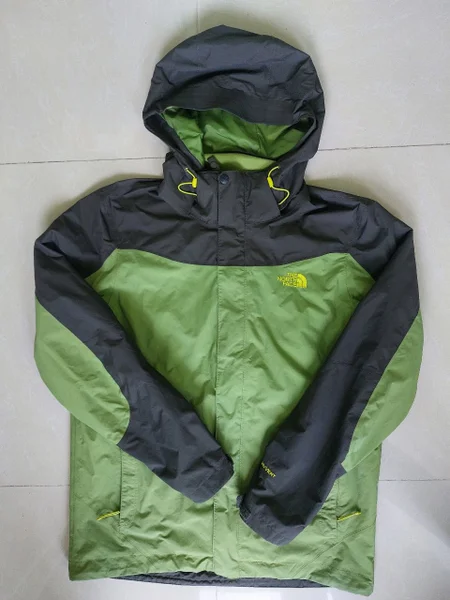 Оригинальная Куртка The North Face в отличном состоянии с мембраной Dry Vent (ветро и водонепронецаемая