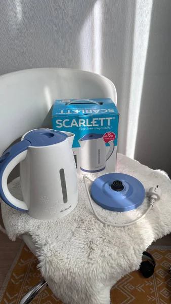 Чайник Scarlett