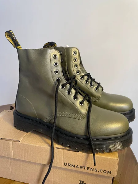 Новые ботинки Dr Martens