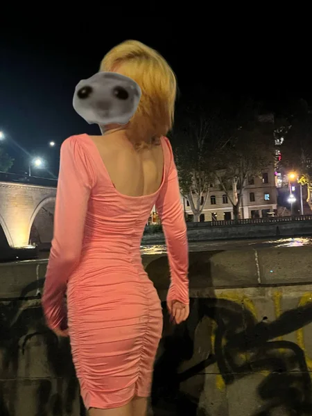 платье. Надела только для фоток, стиль не мой