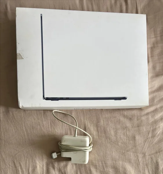 Коробка от MacBook Air M3