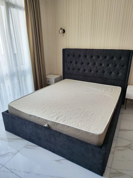 кровать, в состоянии новой (была от застройщика), без матраса, размер 180x210