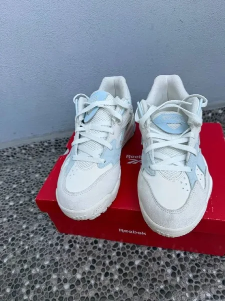 Женские кроссовки Reebok
