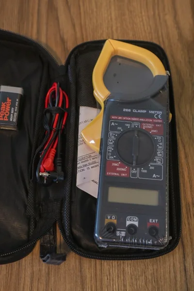 Цифровой мультиметр / токовые клещи Digital DT266 (266 Clamp Meter)