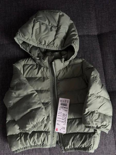детскую куртку Uniqlo