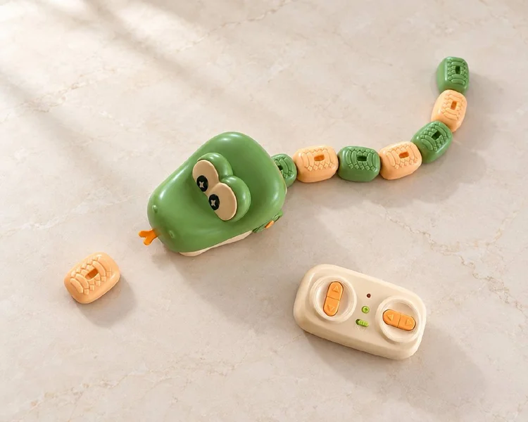 Набор игрушек для ребенка 2-3 лет (змейка на радиоуправлении