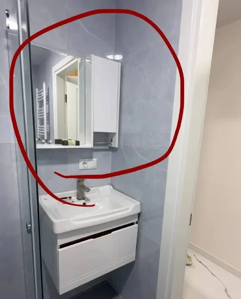 🛋️ **Зеркало с полочкой**
