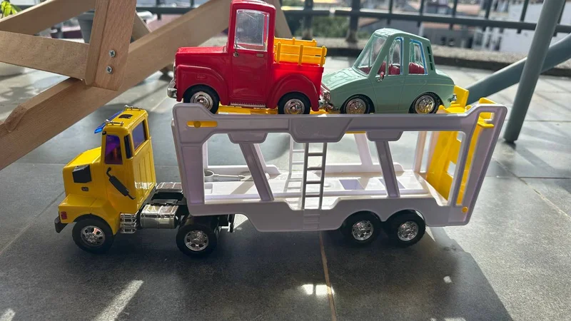 Набор детских машинок Hot Wheels и автовоз