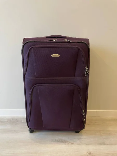 Большой чемодан **Samsonite**, размер L, высота без колесиков 70 см