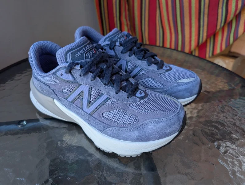 Женские кроссовки женские New Balance 990v6