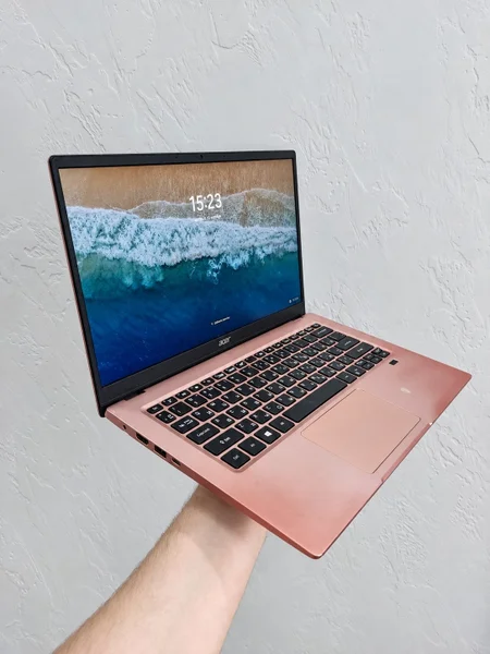Ноутбук Acer Swift Intel Celeron / 4GB / 256GB SSD
