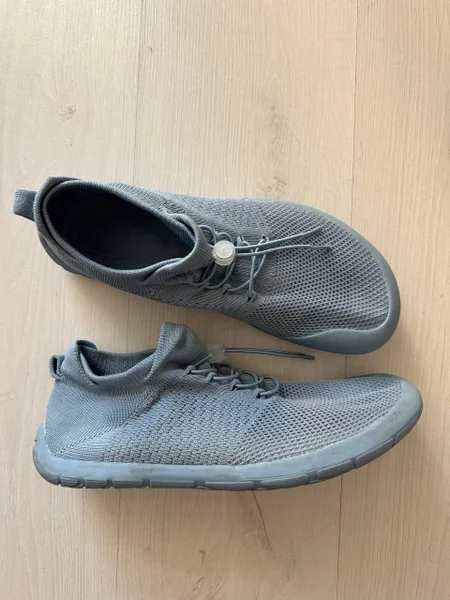 Кроссовки дышащие в стиле «босоногой» обуви (barefoot / minimal shoes) с широким носком и эластичной шнуровкой с фиксатором. Размер 43 , по стельке-28.