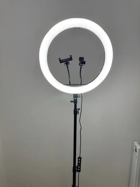 Кольцевая LED-лампа со штативом