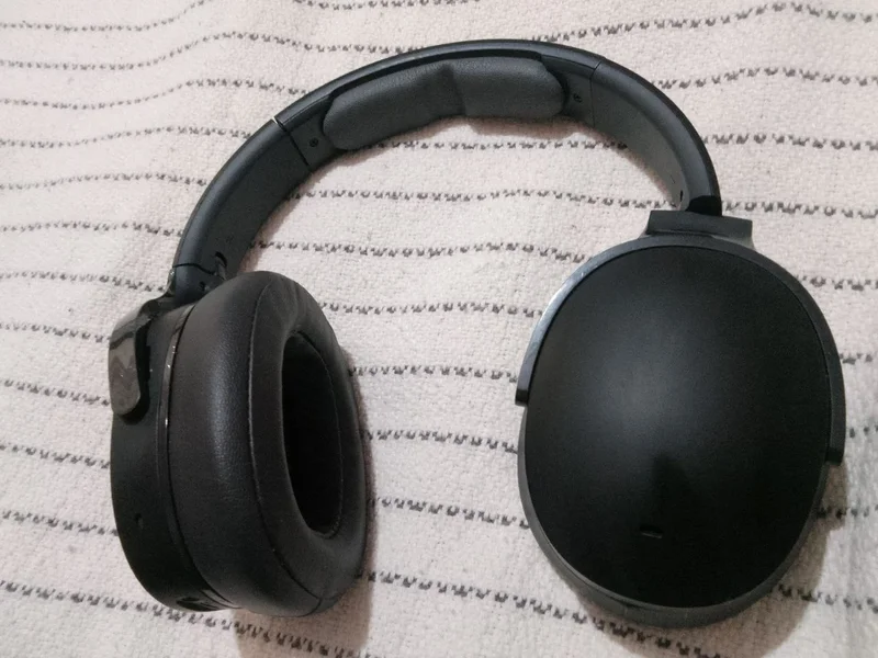 Беспроводные наушники Skullcandy Hesh ANC (модель S6HHW) с активным шумоподавлением в идеальном состоянии.