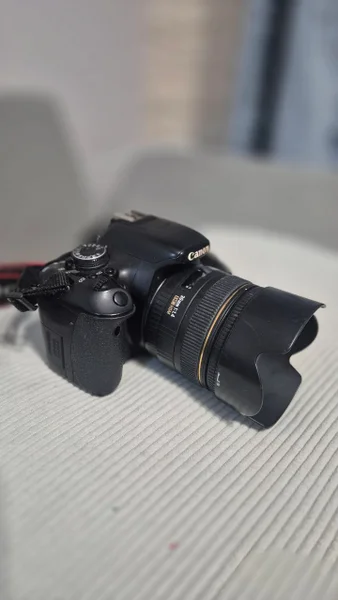Фотоаппарат Canon EOS 600D с объективом Sigma 30mm f/1.4
