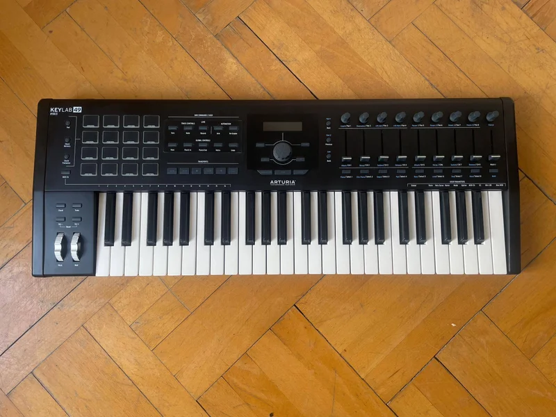 MIDI-клавиатуру Arturia KeyLab 49 MkII.