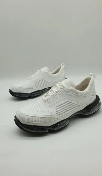 Кроссовки Prada 42/43