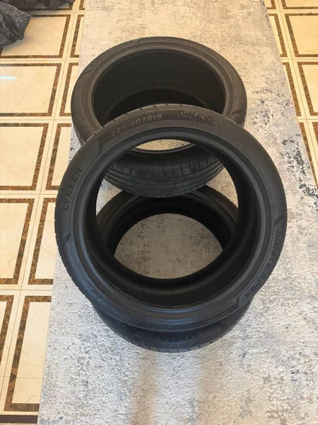 резина M+S лето 225/40 R19. почти новая, без ремонтов. пробег 5к км