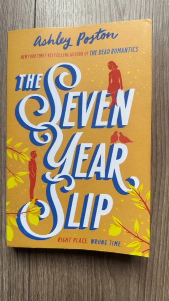 Книга на англ Ashley Poston, The seven year slip, подойдет для уровня B1+/B2.