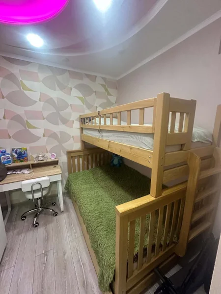 кровать из чистово дерева,почти новый.