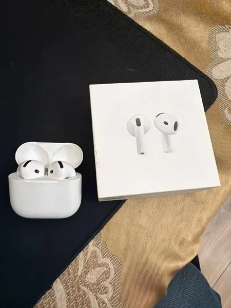 Наушники AirPods 4