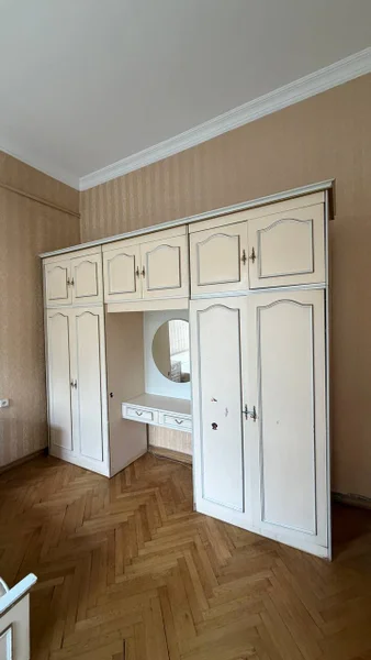 Комплект мебели (шкаф, кровать, тумбы)