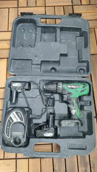 Шуруповерт Hitachi DS 100FL