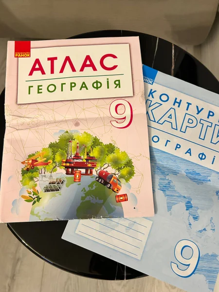 Книги и конверт (помята обложка)