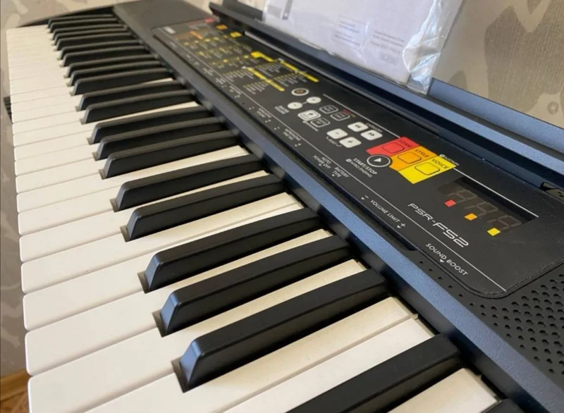 Синтезатор Yamaha PSR-F52