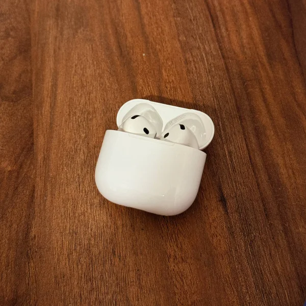 Беспроводные наушники Apple AirPods 4