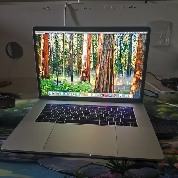 MacBook Pro 15.4 2018 i7 32GB 1TB