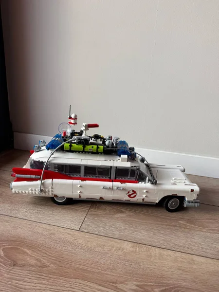 LEGO Icons Ghostbusters ECTO-1 10274