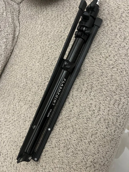 штатив Flashpoint FPLS5N абсолютно новый не использовался, компактный конструкция reverse leg