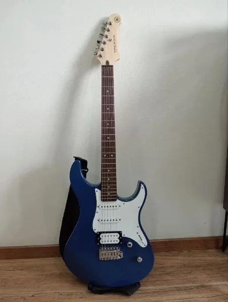 Электрогитара Yamaha Pacifica 012