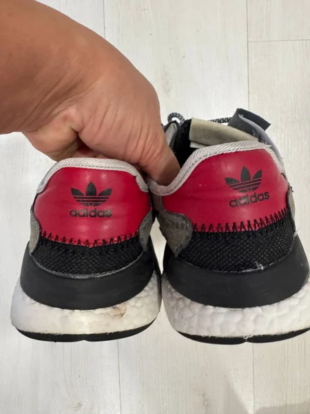 Кроссовки Adidas