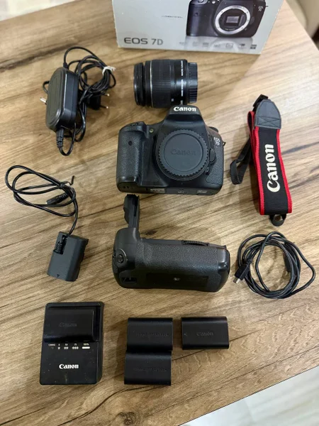 Canon EOS 7D с аксессуарами