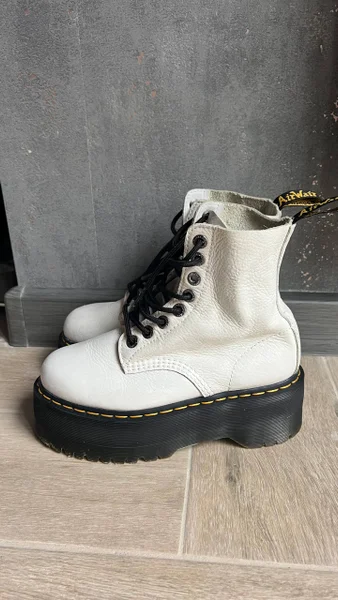 **Ботинки Dr. Martens Jadon**