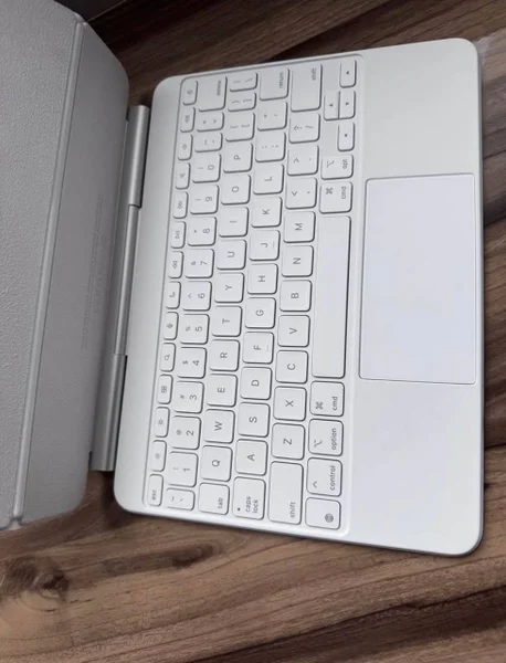 Magic Keyboard для iPad Air M2, M3,M4
