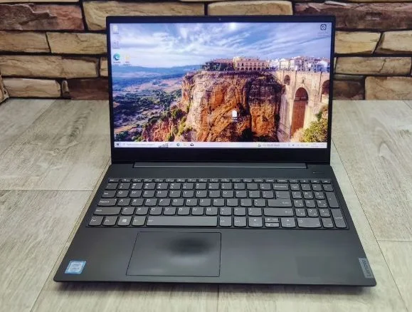 Ноутбук Lenovo IdeaPad Ryzen 5 / 8GB / 512GB