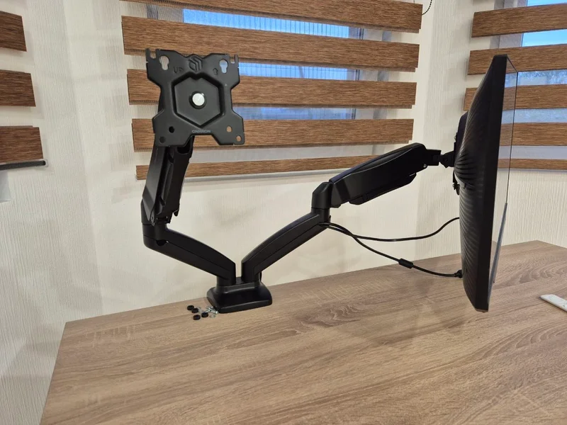 Игровой монитор Samsung Odyssey G7 28 и кронштейн ONKRON G200