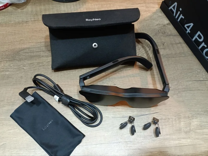 AR-очки RayNeo Air 4 Pro полный комплект