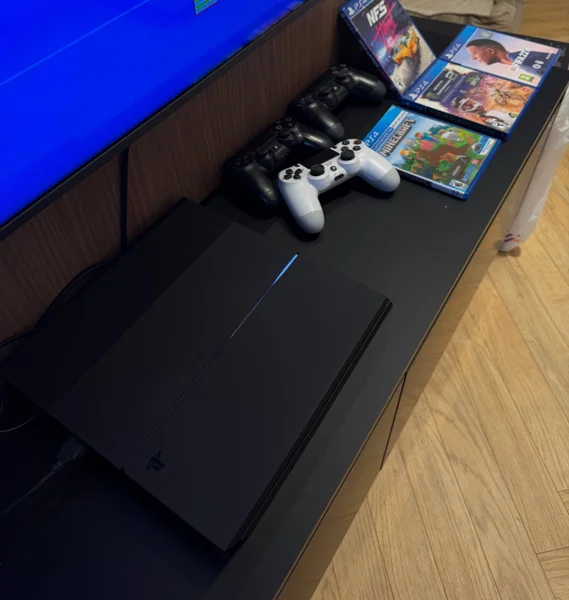 Игровая приставка Sony PlayStation 4 1TB с комплектом