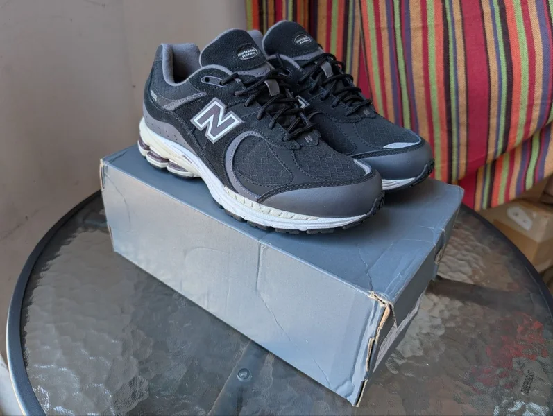 Женские кроссовки New Balance 2002 GORE-TEX