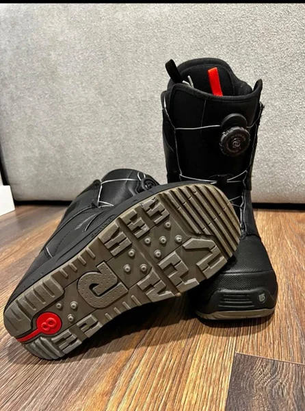 новые ботинки Burton Progression BOA для сноуборда, размер 41, можно сказать новые , не подошёл размер, даже не катили не сезона
